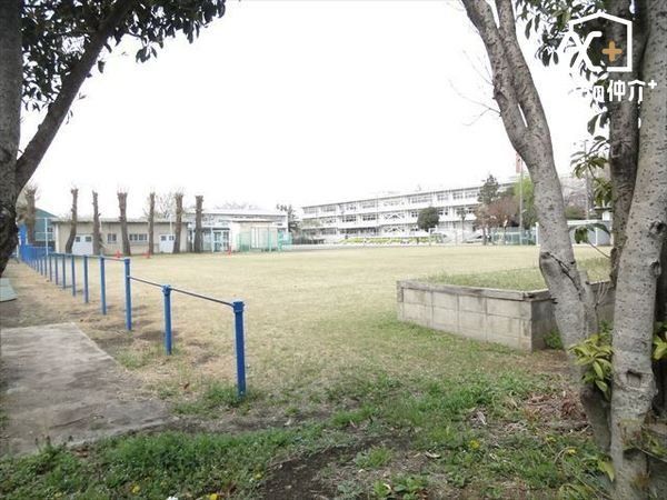 ���ӊ� ���v���Ďs����Z���w�Z �k��1���B�������F351�l(2023�N�x) �u���R�X�̍L��v�̖k�Ɉʒu����ΖL���Ȋ��ł��B 70m