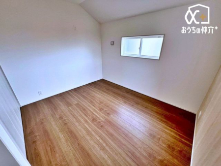 �q������ �q�������Ƃ��Ă��\���ȍL�������邨�����ł��B�Ƒ��X�̈��炬�̋�Ԃ��m�ۂł��A�v���C�x�[�g�ȃx�b�h���[���͕�炷���̊����ő���グ�������̂ł��B