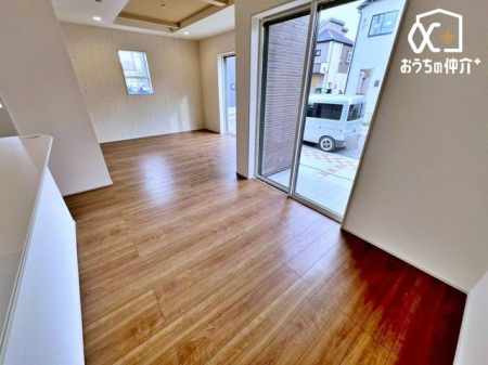 ���r���O ���R�ɉƑ��̏W�܂郊�r���O��ԁB�������Ƃ������Ԃ��A�Ƒ��ꏏ�ɉ߂����鎞�Ԃ𑝂₹�����Ȗ��邭�L�X�Ƃ�����Ԃł��B