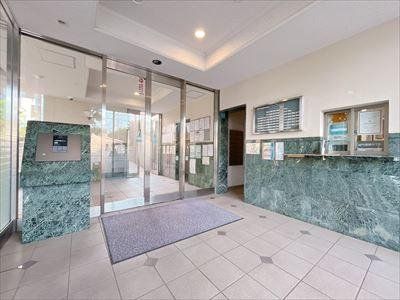 �G���g�����X �������̍s���͂����G���g�����X�ł�