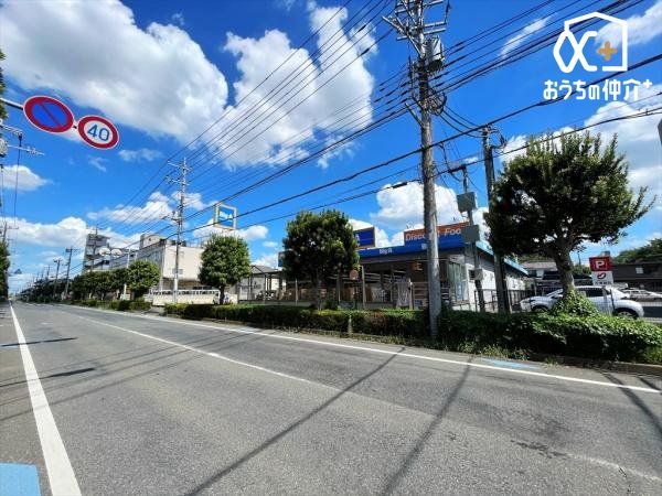 ���ӊ� �r�b�O�E�G�[������X �k��6���B�i�����L�x�ȃX�[�p�[�}�[�P�b�g�ł������܂��B�ߗׂ̕��X�ł���������Ă���܂��B���ԏ���L���ł��B 440m