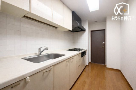 �L�b�`�� �݌˒I��������L�b�`���́A���[�͂�����X�b�L���Ƃ�����Ԃ��������܂��B��������H�ނ������悭���[�ł��邽�߁A�ƂĂ��g���₷���f�U�C���B���Ƌ���������b�f�C���[�W�摜�ł��B