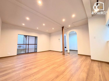 ���r���O �`Living�`�������������͋C��LDK�B�̂�т肭�낮�\�t�@��A���H�����y���ރ_�C�j���O�Z�b�g��u���Ă��������͂���܂���B