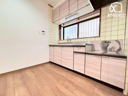 �L�b�`�� ���[�L�x�ŃX�b�L���Еt���L�b�`���ł��B