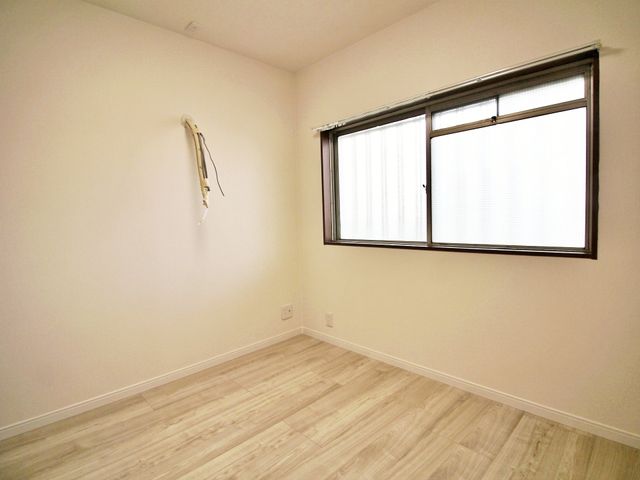 �Q�� �Q���ɃI�X�X���Ȗ�4.4���m���̗l�q�ł��B