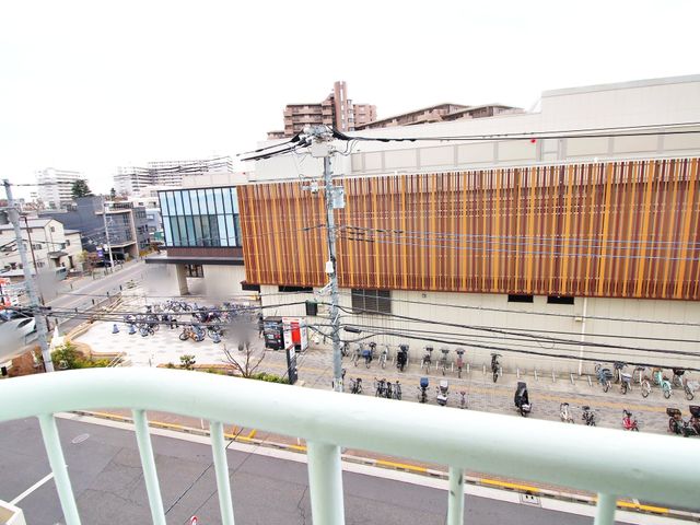 ���̑� �o���R�j�[����̊J���I�Ȓ��]