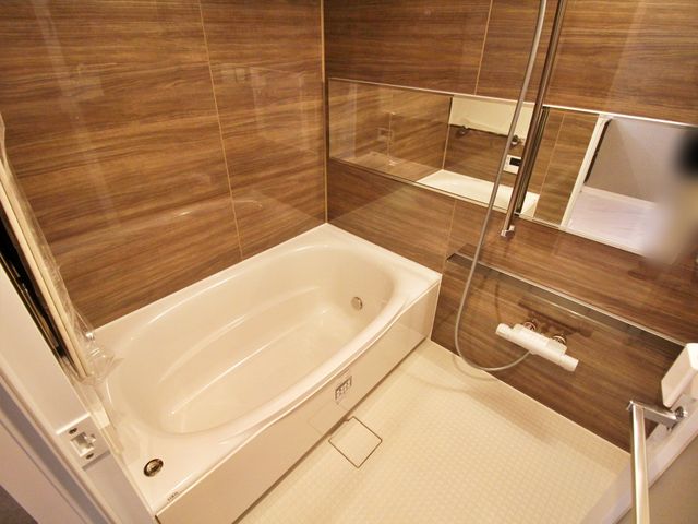 ���� �o�X���[���Ń����b�N�X�o�X�^�C���B�o�X�^�u�ɂ����Ċ����Ȃ���S�Ƒ̂����t���b�V���B����̔�������Ă���鐴�����̂���o�X���[���B