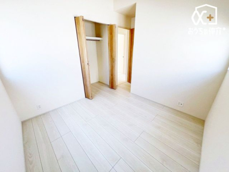 �q������ �q�������Ƃ��Ă��\���ȍL�������邨�����ł��B�Ƒ��X�̈��炬�̋�Ԃ��m�ۂł��A�v���C�x�[�g�ȃx�b�h���[���͕�炷���̊����ő���グ�������̂ł��B