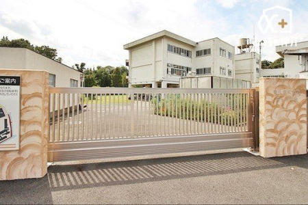 ���ӊ� ���v���Ďs����\���w�Z �k��11���B�������F320�l(2022�N�x) ���ڐ쉈���Ɉʒu����A���R������������ł��B 880m