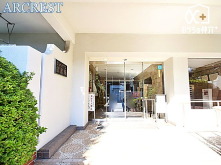 �G���g�����X �����̓����͐��|����Ă���A�Ǘ��̐��ǍD�ȕ����ł��B�f�U�C�����X�b�L���Ƃ�����ۂł��ˁI�����x�A���n�������ɂȂ��Ă݂܂��񂩁H