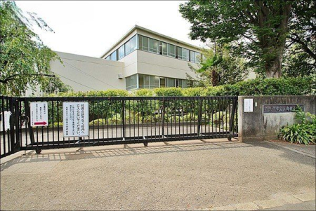 ���ӊ� �������s������䏬�w�Z �k��9���B���a53�N�J�Z�B������739�l(�ߘa5�N9�����_) ����ڕW�́u�l�ɂ₳�����A�����ɋ����A�������������v 670m