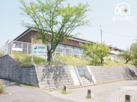 ���ӊ� �є\�s�������䏬�w�Z �k��9���B���q�l�����S���Ēʂ��܂��B 680m