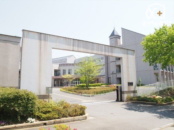 ���ӊ� �є\�s�������䒆�w�Z �k��15���B���q�l�����S���Ēʂ��܂��B 1190m