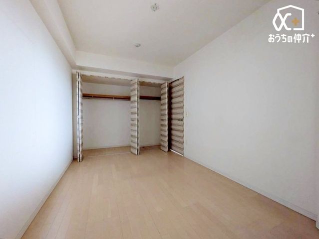 �Q�� �傫�ȃN���[�b�g�̂���Q���ł��B��R�̗m���Ȃǂ����[�ł��܂��B