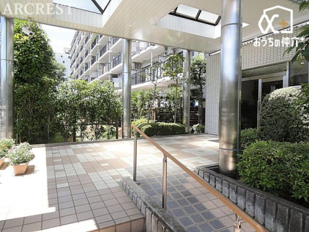 �G���g�����X �������̂���A�����������G���g�����X�B�����x���n�ɑ����^�΂�Ă݂܂��񂩁H���ЃX�^�b�t�����ē��������܂��̂ł��C�y�ɂ��₢���킹���������܂��B