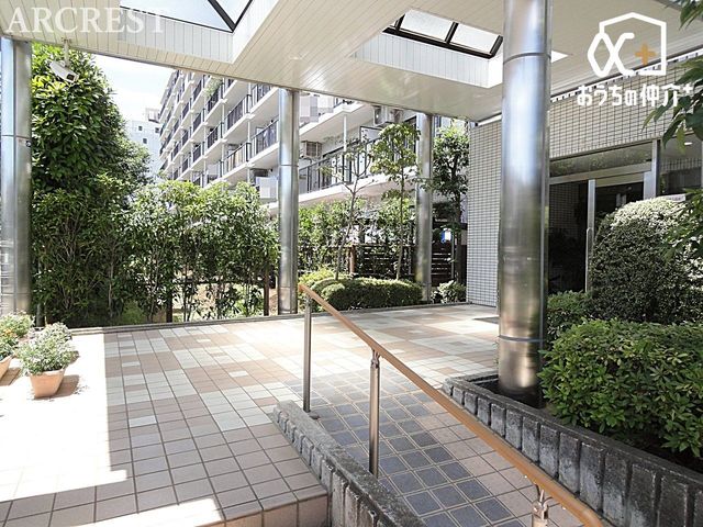 �G���g�����X �������̂���A�����������G���g�����X�B�����x���n�ɑ����^�΂�Ă݂܂��񂩁H���ЃX�^�b�t�����ē��������܂��̂ł��C�y�ɂ��₢���킹���������܂��B