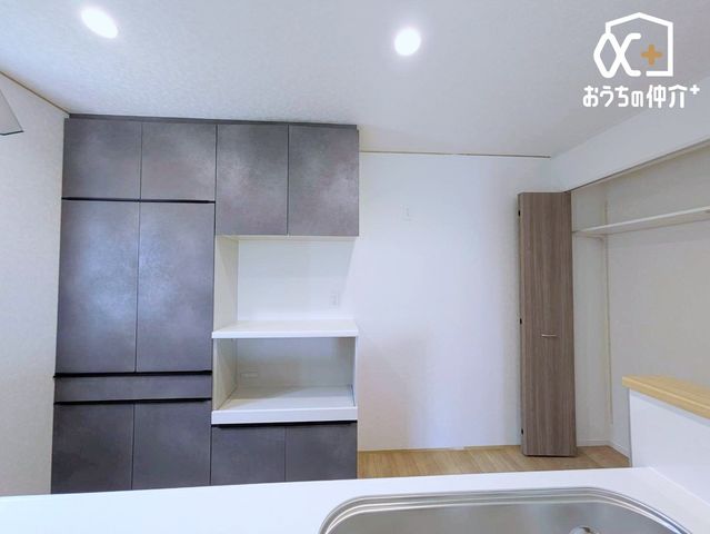 �L�b�`�� ���C�ɓ���̐H��⒲��������������[�ł���J�b�v�{�[�h�ŁA�����̉Ǝ��������Ɖ��K�ɁB