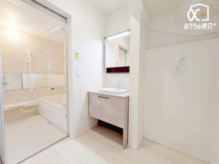 ���ʑ�E���ʏ� �`Wash room�`�傫�Ȑ��ʁ@�Ƒ��݂�Ȃ������g�����ʎ��B�Z�������ɂ͎g���₷�����ʂŁA�X�e�L�Ȉ���̃X�^�[�g������܂��傤�B