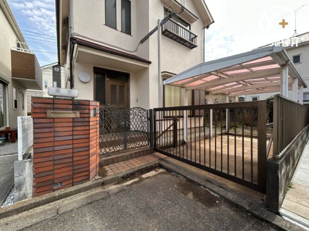 ���� ����t���̌��ւƃJ�[�|�[�g�̗l�q�ł�