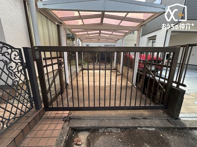  �J�[�|�[�g�t���̒��ԏ�