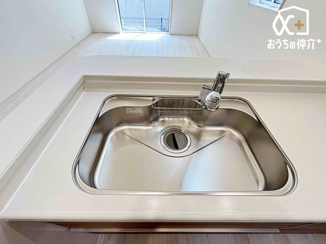 �L�b�`�� �L�X�Ƃ����V���N�̗l�q�ł��B�􂢕�������V���N�́A�����̐􂢕����y�������Ă���܂��B