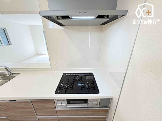 �L�b�`�� ������������O���R�����̗l�q�ł��B�u�߂�E�ύ��ޓ��̍�Ƃ������ɏo����R�����ł��B