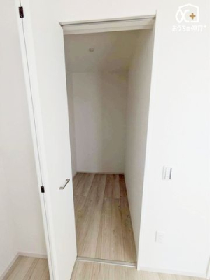 ���[ �L�b�`���̂��΂ɂ���֗��ȃE�H�[�L���O�N���[�b�g�B�䏊�p�i�┃���������i��������������[�ł��܂��B