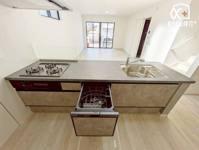 �L�b�`�� �`Kitchen�`�H���򊣑��@�����̃V�X�e���L�b�`���̗p�I���͐ߐ��ɂ��q����D����̂ł��B�����Ő�򂷂�̂ŉ�����������藎�Ƃ��܂�