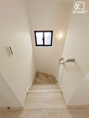 ���̑� �肷��t���A�����t���̊K�i�ł��B