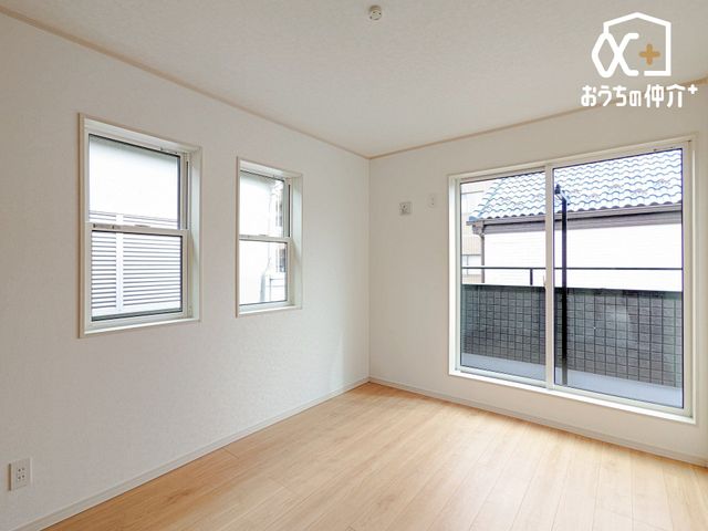 ���̑� �Q�ʍ̌��Ŗ��邳������܂��B�q���������A�d���̃X�y�[�X�ɂ��œK�ł��B