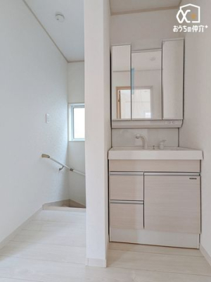 ���ʑ�E���ʏ� �Z�������ɏd�󂷂�2�K�L���֗̕��ȃZ�J���h���ʂł��B