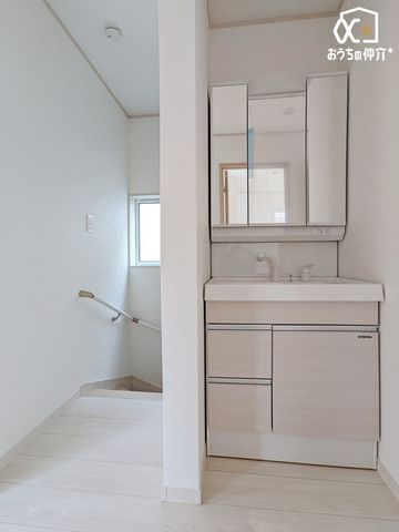 ���ʑ�E���ʏ� �Z�������ɏd�󂷂�2�K�L���֗̕��ȃZ�J���h���ʂł��B