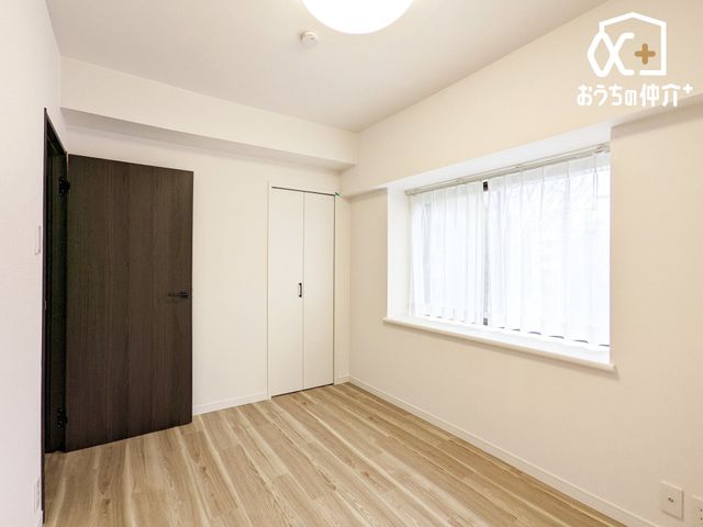 �Q�� �Q���ɃI�X�X���ȗm���̗l�q�ł��B�N���[�[�b�g���t���Ă���A�ߗޓ����L�x�Ɏ��[�\�ȐQ���ł��B