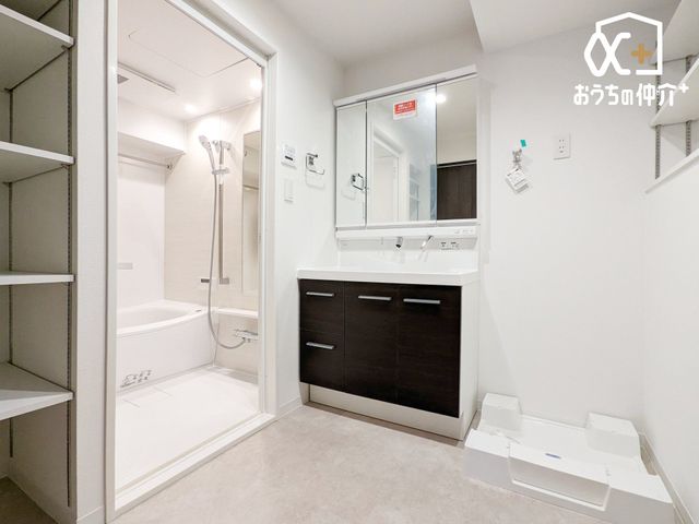 ���ʑ�E���ʏ� �������̂�����ʏ��́A�V���v���ł���Ȃ���L�߂̃X�y�[�X���m�ۂ���Ă���A�����̐g�x�x�₨����ꂪ�X���[�Y�ɍs���܂��B