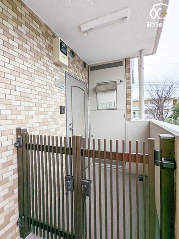 ���� �O���猩�����ւ܂��̗l�q�ł��B�ˌ��Ċ��o�̃|�[�`�t���B���񌻒n�ɑ����^��ł��������������������B