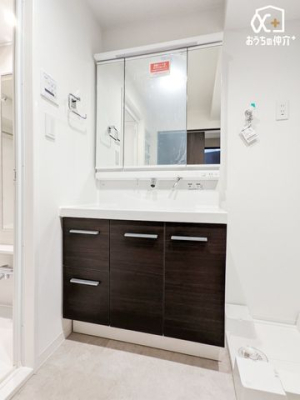 ���ʑ�E���ʏ� �O�ʋ��^�C�v�̐��ʉ��ϑ�ł��B�O�ʋ��^�C�v�̐��ʉ��ϑ�͎g�����肪�ǂ��A�ׂ����������[�ł��܂��B���[������X�b�L���Еt�����ʏ��ł��B