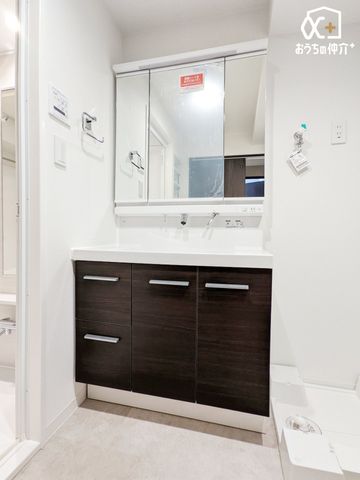 ���ʑ�E���ʏ� �O�ʋ��^�C�v�̐��ʉ��ϑ�ł��B�O�ʋ��^�C�v�̐��ʉ��ϑ�͎g�����肪�ǂ��A�ׂ����������[�ł��܂��B���[������X�b�L���Еt�����ʏ��ł��B