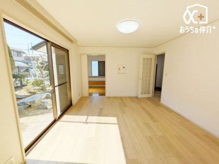 ���r���O -