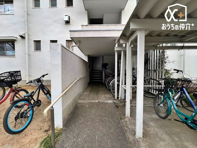 ���̑� ���֏ꂪ�~�n���ɐ݂����Ă��܂��B�����Ȃ��q�l��A�w���̂��q�l�ɂƂ��Ă͎��]�Ԃ���؂Ȉړ���i�Ȃ̂ŁA�Y��ɐ������ꂽ�ꏊ�ɕۊǂł���͈̂��S�ł��B