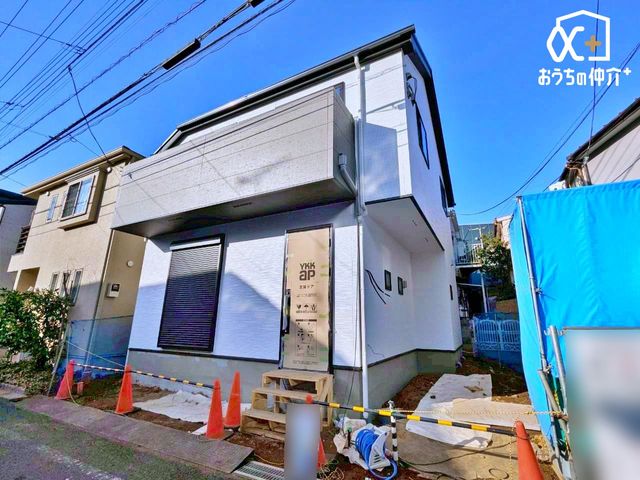 ���̑� �`Appearance�`������悤�Ȑ��w�i�ɓ��X�ƘȂޓ@��́A���z�̉��b�𑶕��Ɏ󂯂�B�L�т₩�ŊJ���I�Ȓ��]�ƁA�����Ղ�ƍ~�蒍���z���ɁA�����ɏZ�܂��ґ�������Ǝ������Ē����锤�B