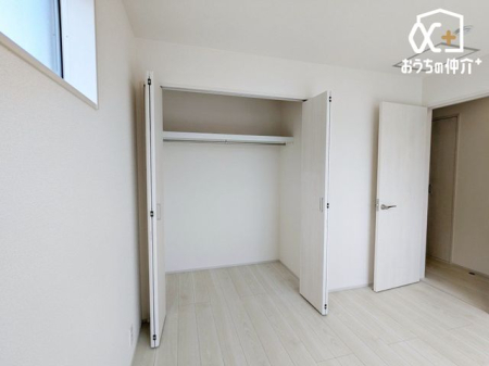 ���[ �������[�͂�����s�N���[�[�b�g�t�t���̂������ł��B�ߗށE���E�X�q�E�A�N�Z�T���[��G�߉Ɠd�Ȃǂ��܂Ƃ߂Ď��[�ł��A�������̍L���X�y�[�X���������A��������Ƃ�����Ԃ��ۂ���܂��B