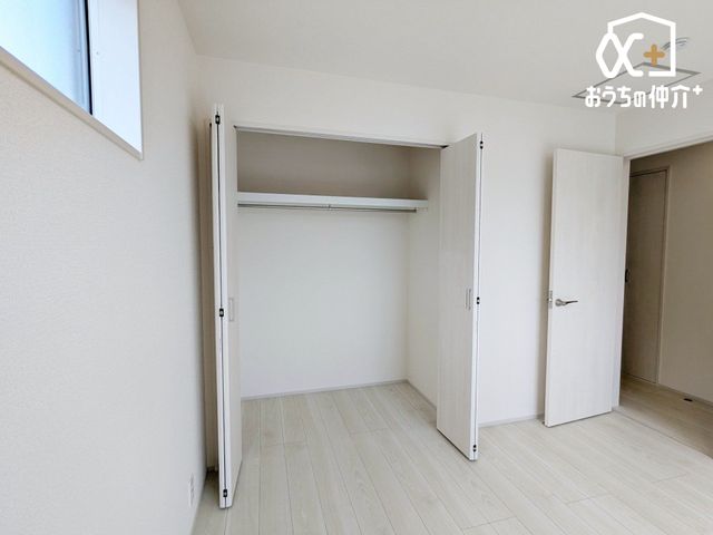 ���[ �������[�͂�����s�N���[�[�b�g�t�t���̂������ł��B�ߗށE���E�X�q�E�A�N�Z�T���[��G�߉Ɠd�Ȃǂ��܂Ƃ߂Ď��[�ł��A�������̍L���X�y�[�X���������A��������Ƃ�����Ԃ��ۂ���܂��B