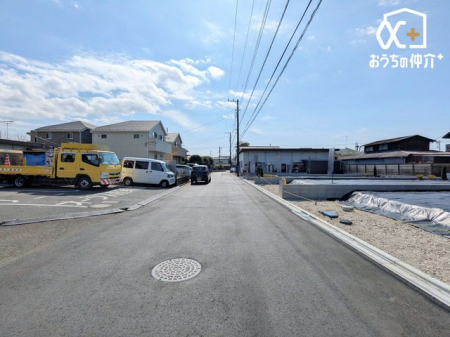 ���n�y�n�ʐ^ ������悤�Ȑ��w�i�ɁA���X�ƘȂޓ@��́A���z�̉��b�𑶕��Ɏ󂯂�B�L�т₩�ŊJ���I�Ȓ��]�ƁA�����Ղ�ƍ~�蒍���z���ɁA�����ɏZ�܂��ґ�������Ǝ������Ē����܂�