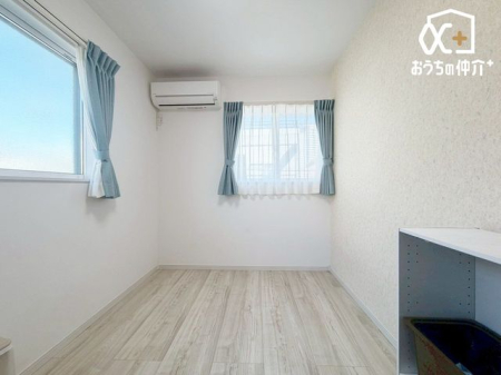 �q������ ���邭�������������͋C�̎q�ǂ������B�V�т��w�т��o�����X�悭�y���߂�A�S�n�悢��Ԃł��B