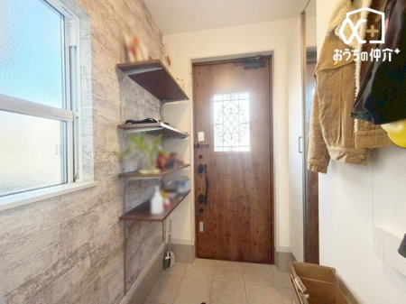 ���� �������������͋C�̌��ւ́A�Z�܂��̑���ۂ���i�ɉ��o�B�V���[�Y�{�b�N�X������A��Ԃ��L���������ۂĂ�X�}�[�g�Ȑ݌v�ł��B