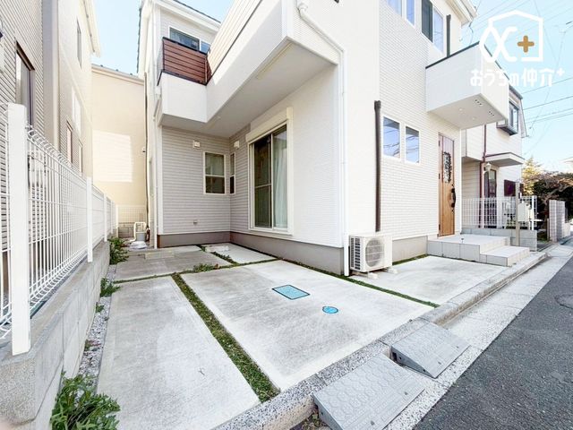  �~�n���ɐ݂���ꂽ���ԏ�ŁA���X�̎Ԃ̏o������X���[�Y�B��炵�ɂ�Ƃ�������炷���S�̃J�[�X�y�[�X�ł��B