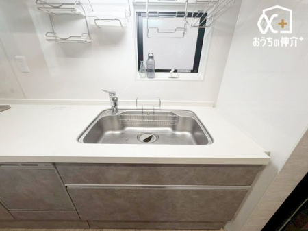 �L�b�`�� �L�X�Ƃ����V���N�̗l�q�ł��B�􂢕�������V���N�́A�����̐􂢕����y�������Ă���܂��B