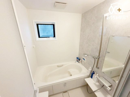 ���� �y�傫�ȑ��̂��閾�邢�o�X���[���z���������t���������������B�J�V�̂�����ɂ����􂵂܂��B�傫�ȑ������Ă���A���C����������s���܂��B�L�X�Ƃ��������ő���L�΂��ă����b�N�X�ł��܂��B