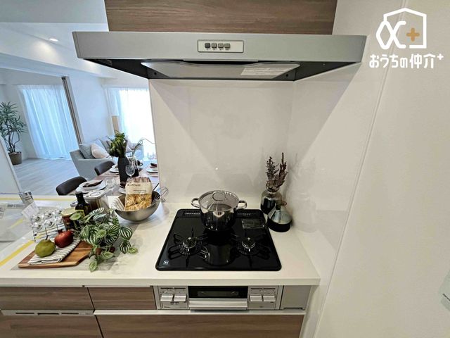 �L�b�`�� ������������O���R�����̗l�q�ł��B�u�߂�E�ύ��ޓ��̍�Ƃ������ɏo����R�����ł��B