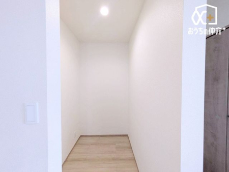 ���[ �s�p���g���[�t�H�i����p�i�̕ۑ��ɕ֗��ȃp���g���[�B�܂Ƃ߂Ď��[���邱�Ƃō݌ɊǗ����ł����ʂ̂Ȃ������𑗂�܂��B�z�[���x�[�J���[��z�b�g�v���[�g�Ȃǂ̒����Ɠd�������[�B